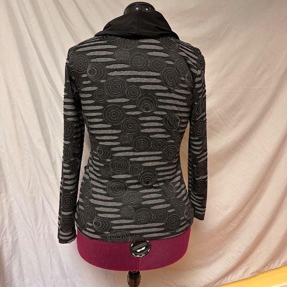 Frank Lyman cowl neck top - Picture 3 of 6